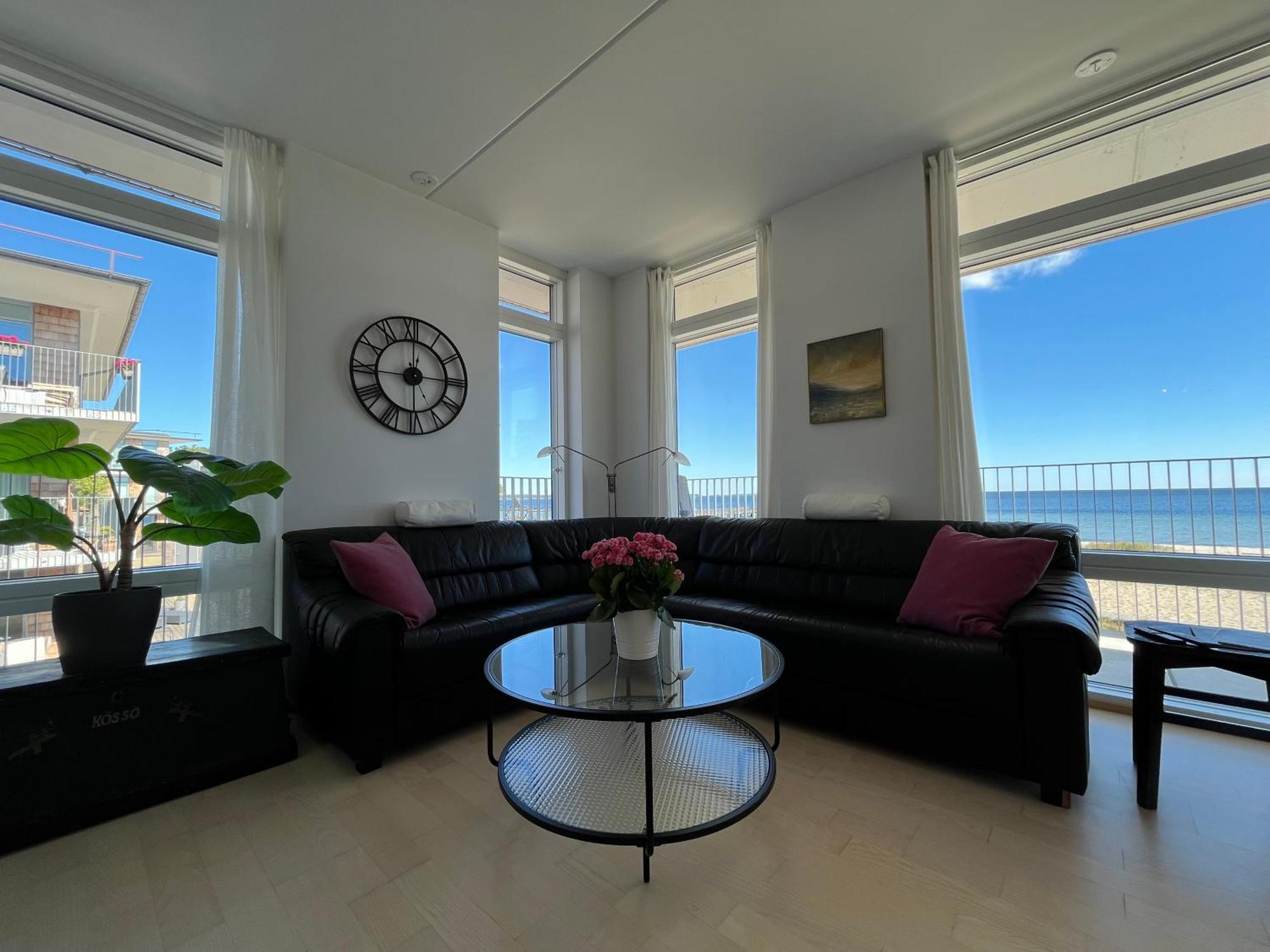 Ahusbrygga Apartment Hotel Exterior photo